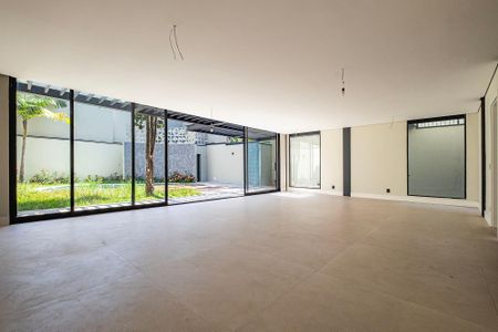 Casa à venda com 731m², 4 quartos e 4 vagasSala