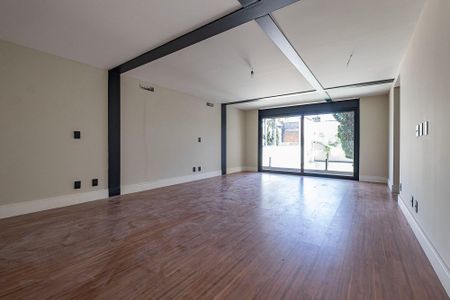 Casa à venda com 731m², 4 quartos e 4 vagasSuíte 1