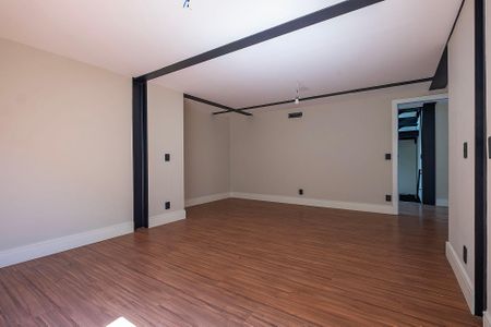 Casa à venda com 731m², 4 quartos e 4 vagasSuíte 2