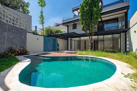 Casa à venda com 731m², 4 quartos e 4 vagasÁrea comum - Quintal