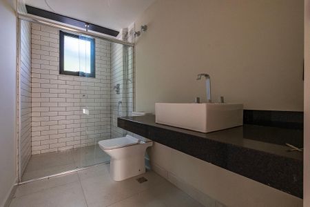 Casa à venda com 731m², 4 quartos e 4 vagasBanheiro da Suíte 4