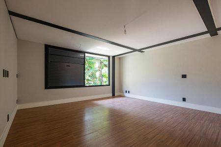 Casa à venda com 731m², 4 quartos e 4 vagasSuíte 4