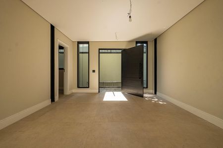 Casa à venda com 731m², 4 quartos e 4 vagasSala