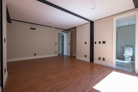 Casa à venda com 731m², 4 quartos e 4 vagasSuíte 2