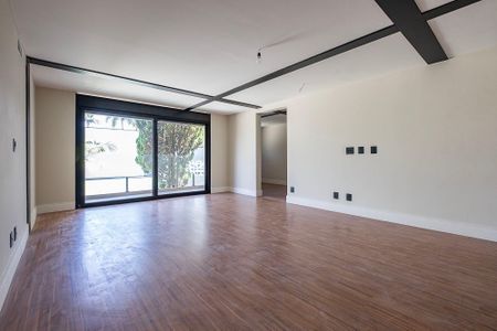Casa à venda com 731m², 4 quartos e 4 vagasSuíte 1