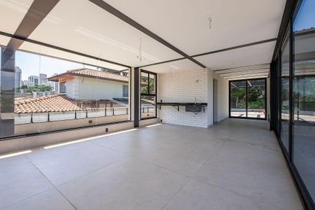 Casa à venda com 731m², 4 quartos e 4 vagasSala Superior