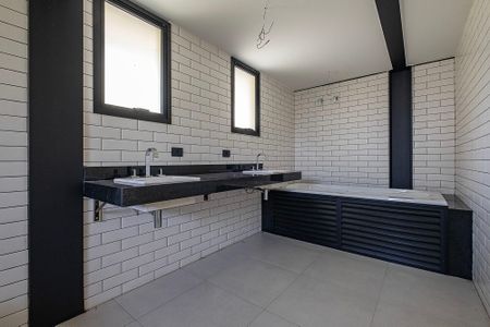 Casa à venda com 731m², 4 quartos e 4 vagasBanheiro da Suíte