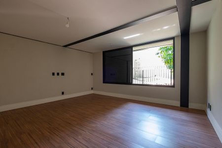 Casa à venda com 731m², 4 quartos e 4 vagasSuíte 4