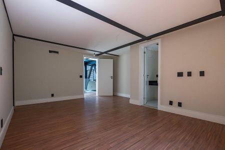 Casa à venda com 731m², 4 quartos e 4 vagasSuíte 3