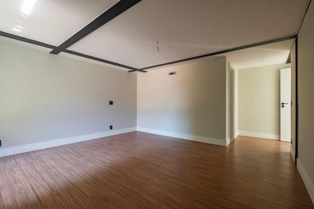 Casa à venda com 731m², 4 quartos e 4 vagasSuíte 4