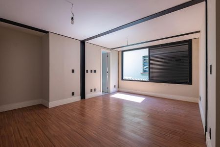 Casa à venda com 731m², 4 quartos e 4 vagasSuíte 2