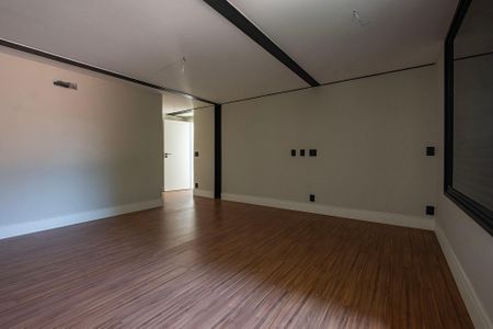 Casa à venda com 731m², 4 quartos e 4 vagasSuíte 4