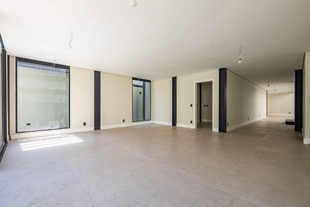 Casa à venda com 731m², 4 quartos e 4 vagasSala