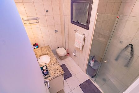 Apartamento à venda com 97m², 3 quartos e 4 vagas Apartamento à venda com 97m², 3 quartos e 4 vagasBanheiro da Suíte