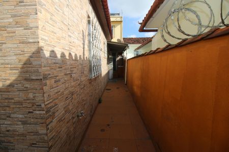 Casa à venda com 110m², 2 quartos e 1 vagaCorredor lateral