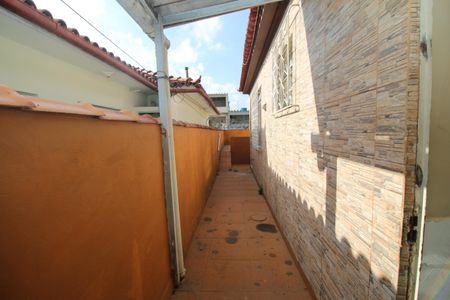 Casa à venda com 110m², 2 quartos e 1 vagaCorredor lateral