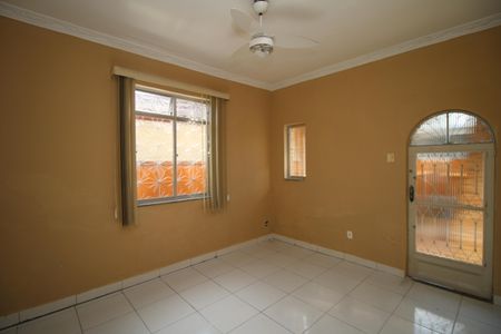 Casa à venda com 110m², 2 quartos e 1 vagaSala