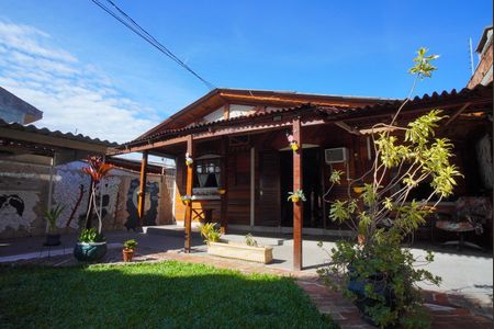 Casa à venda com 95m², 3 quartos e 3 vagasFachada