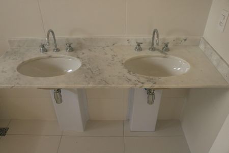 Apartamento à venda com 158m², 3 quartos e 3 vagasBanheiro da Suíte 1