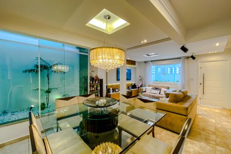 Casa à venda com 252m², 3 quartos e 5 vagasSala