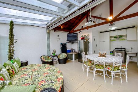 Casa à venda com 252m², 3 quartos e 5 vagasVaranda