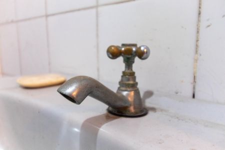 Casa à venda com 1m², 5 quartos e 2 vagas Casa à venda com 1m², 5 quartos e 2 vagasBanheiro - torneira