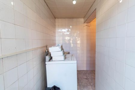 Casa à venda com 1m², 5 quartos e 2 vagas Casa à venda com 1m², 5 quartos e 2 vagasLavanderia 1