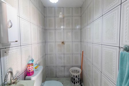 Casa à venda com 1m², 5 quartos e 2 vagas Casa à venda com 1m², 5 quartos e 2 vagasCasa 2 Banheiro