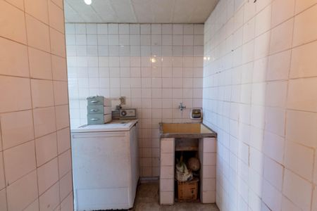 Casa à venda com 1m², 5 quartos e 2 vagas Casa à venda com 1m², 5 quartos e 2 vagasLavanderia 1