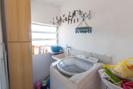 Casa à venda com 1m², 5 quartos e 2 vagas Casa à venda com 1m², 5 quartos e 2 vagasCasa 2 Lavanderia