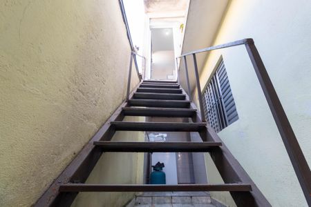 Casa à venda com 1m², 5 quartos e 2 vagas Casa à venda com 1m², 5 quartos e 2 vagasEscada