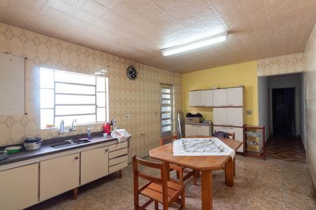 Casa à venda com 1m², 5 quartos e 2 vagas Casa à venda com 1m², 5 quartos e 2 vagasCozinha 1