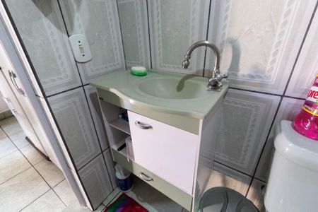 Casa à venda com 1m², 5 quartos e 2 vagas Casa à venda com 1m², 5 quartos e 2 vagasCasa 2 Banheiro