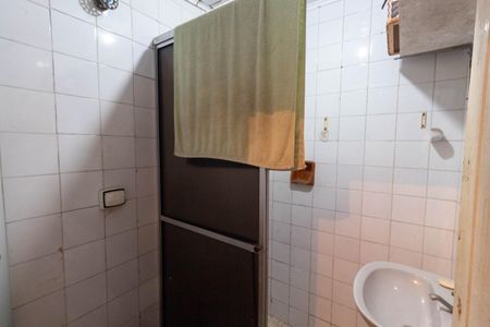 Casa à venda com 1m², 5 quartos e 2 vagas Casa à venda com 1m², 5 quartos e 2 vagasBanheiro de serviço