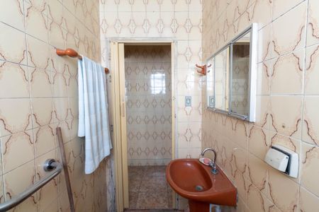 Casa à venda com 1m², 5 quartos e 2 vagas Casa à venda com 1m², 5 quartos e 2 vagasBanheiro 1