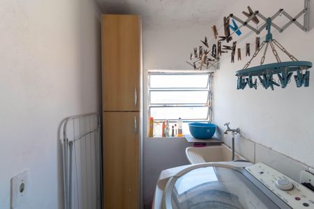 Casa à venda com 1m², 5 quartos e 2 vagas Casa à venda com 1m², 5 quartos e 2 vagasCasa 2 Lavanderia