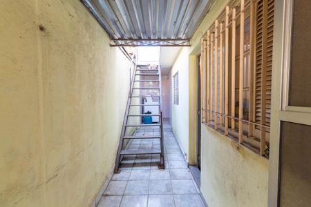 Casa à venda com 1m², 5 quartos e 2 vagas Casa à venda com 1m², 5 quartos e 2 vagasCorredor