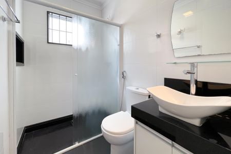 Casa à venda com 180m², 3 quartos e 2 vagas Casa à venda com 180m², 3 quartos e 2 vagasBanheiro Social