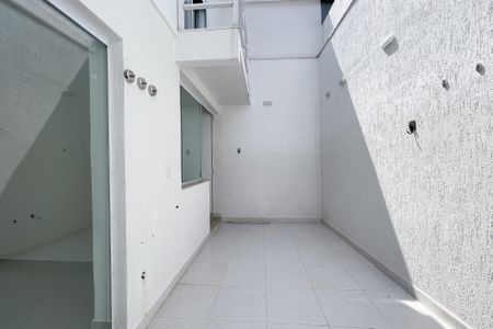Casa à venda com 180m², 3 quartos e 2 vagas Casa à venda com 180m², 3 quartos e 2 vagasQuintal