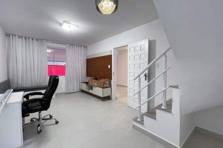 Casa à venda com 180m², 3 quartos e 2 vagas Casa à venda com 180m², 3 quartos e 2 vagasSala