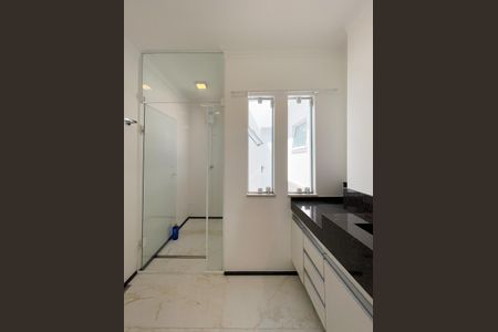 Casa à venda com 180m², 3 quartos e 2 vagas Casa à venda com 180m², 3 quartos e 2 vagasBanheiro - Suíte