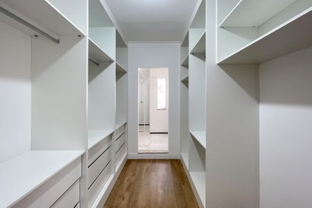 Casa à venda com 180m², 3 quartos e 2 vagas Casa à venda com 180m², 3 quartos e 2 vagasCloset - Suíte