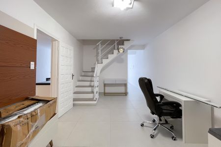 Casa à venda com 180m², 3 quartos e 2 vagas Casa à venda com 180m², 3 quartos e 2 vagasSala