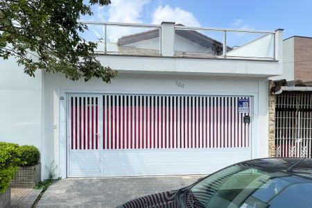 Casa à venda com 180m², 3 quartos e 2 vagas Casa à venda com 180m², 3 quartos e 2 vagasFachada