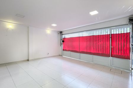 Casa à venda com 180m², 3 quartos e 2 vagas Casa à venda com 180m², 3 quartos e 2 vagasGaragem