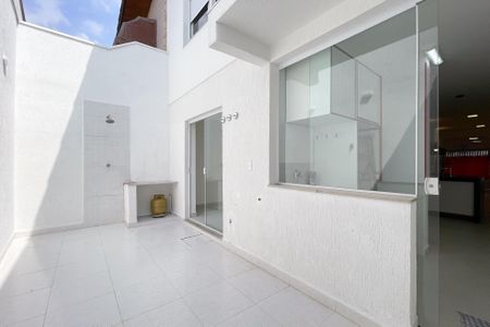 Casa à venda com 180m², 3 quartos e 2 vagas Casa à venda com 180m², 3 quartos e 2 vagasQuintal