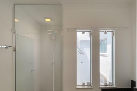 Casa à venda com 180m², 3 quartos e 2 vagas Casa à venda com 180m², 3 quartos e 2 vagasBanheiro - Suíte