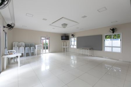 Apartamento para alugar com 47m², 2 quartos e 1 vaga Apartamento para alugar com 47m², 2 quartos e 1 vagaÁrea comum - Salão de festas
