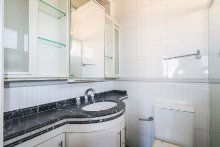 Apartamento para alugar com 184m², 4 quartos e 3 vagas Apartamento para alugar com 184m², 4 quartos e 3 vagasBanheiro da Suíte 1