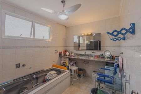 Casa à venda com 350m², 3 quartos e 8 vagasBanheiro da Suíte 2